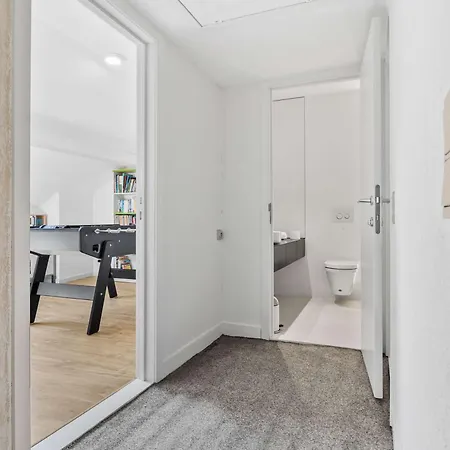 別荘 Grand Townhouse With Sauna Near The Sea