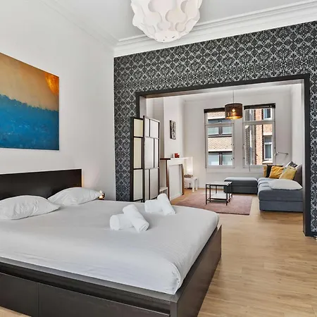 別荘 Grand Townhouse With Sauna Near The Sea